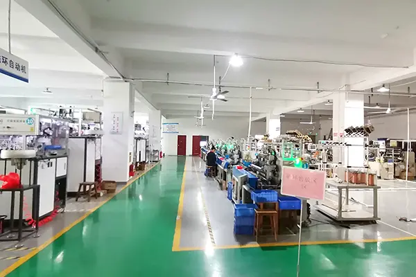 Công nghệ máy biến áp tần số cao đã trải qua những tiến bộ đáng kể và lõi từ nano vô định hình đã đóng một vai trò quan trọng trong việc nâng cao hiệu quả sử dụng năng lượng của các nguồn năng lượng mới.